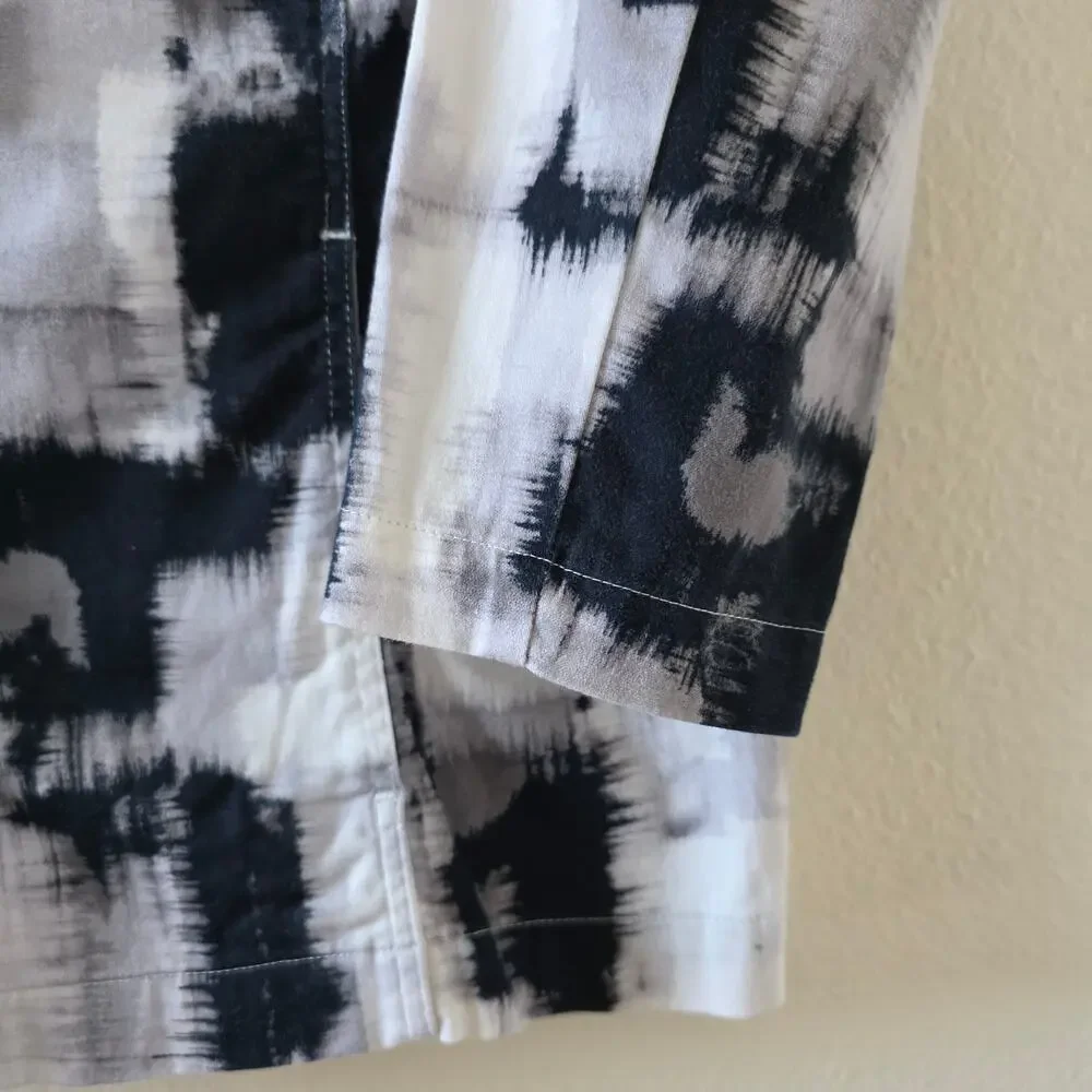 Chicos Abstract Print Button Front Jacket Womens Size 1 Black Gray 3 4 Sleeve - Picture 3 of 12